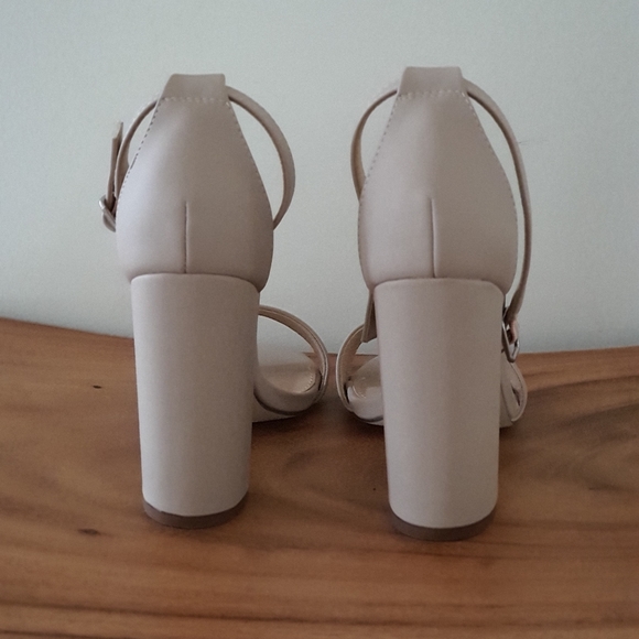 Betts Ollie Block Heels - Picture 11 of 11